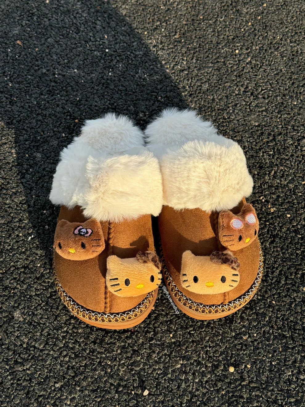 Cozy Hello Kitty Brown Slippers – Fluffy Winter Footwear